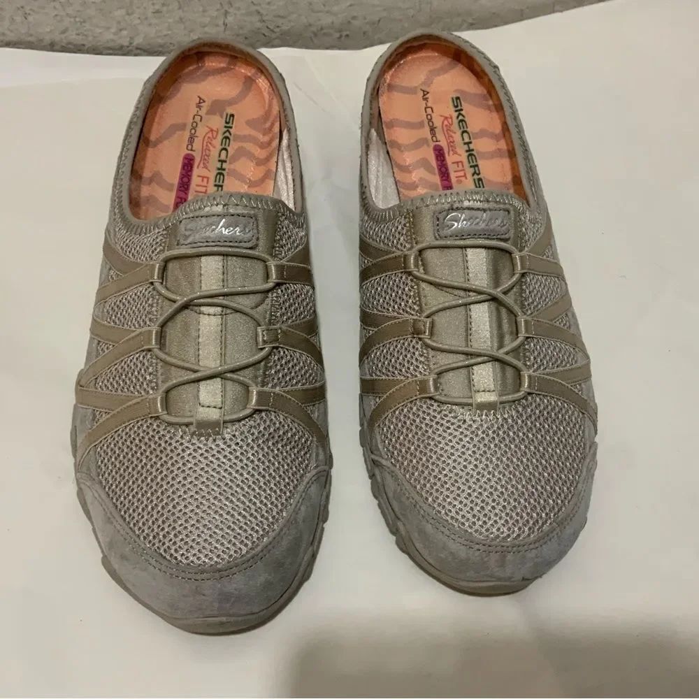 Sketchers Relaxed Fit air cooled memory foam clogs 49530 color natural 9/39